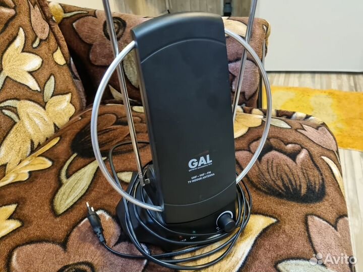 Антенна комнатная с усилителем