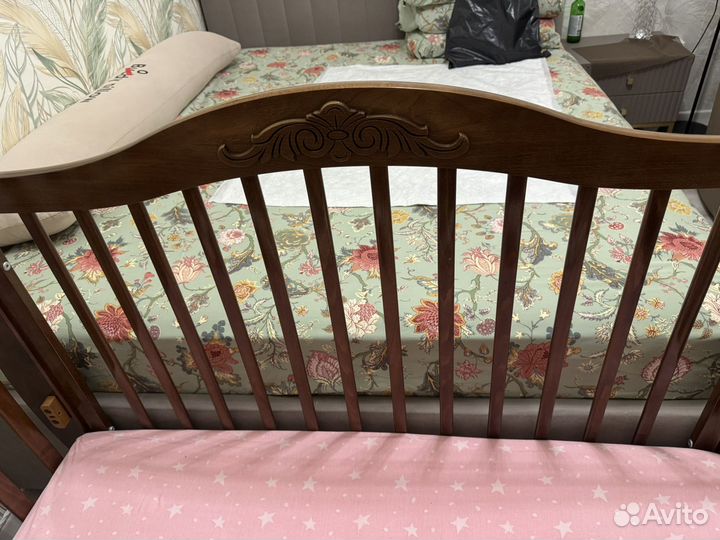 Кроватка для новорожденных с маятником