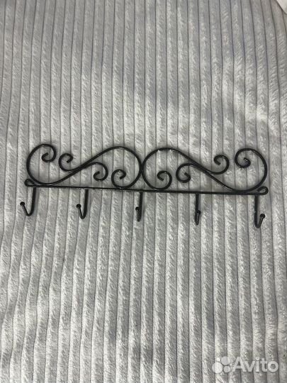 Вешалка настенная металлическая