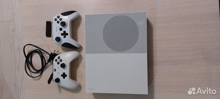 Xbox one s 1tb с играми