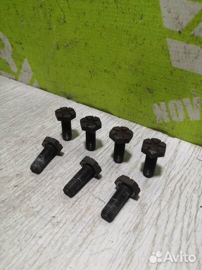 Болт маховика Рено Клио 2 Симбол