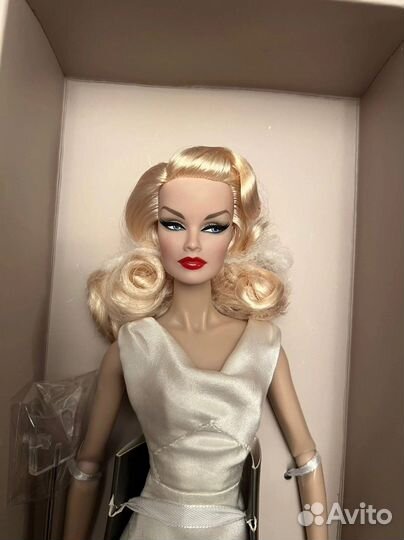 Кукла Stage Presence Véronique Perrin