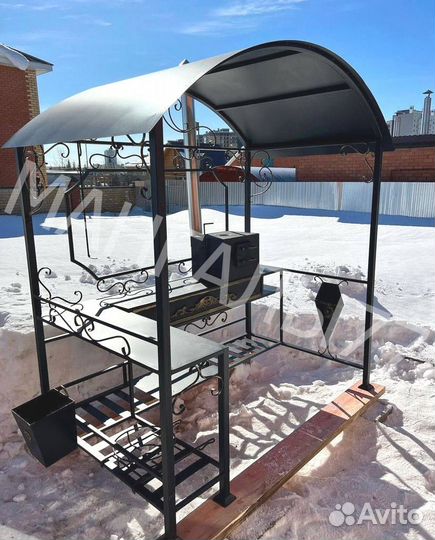 Мангал с крышей