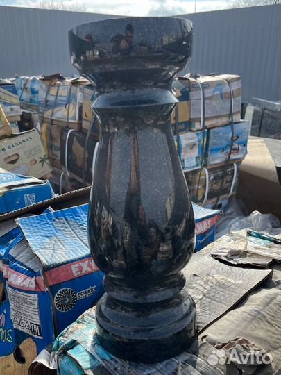 Гранитные вазы