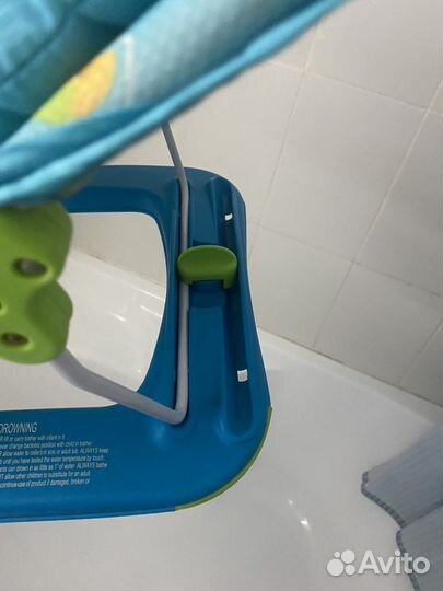 Горка лежак для купания малыша