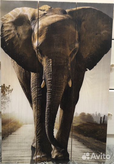 Картина на дереве слон