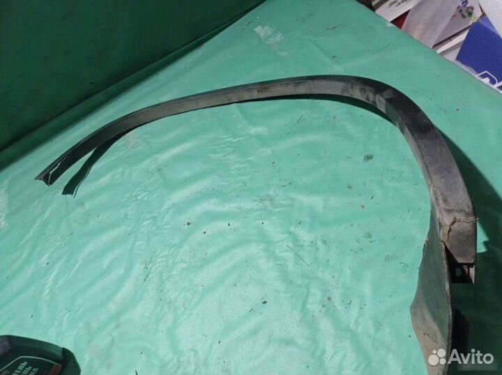 Молдинг крыла задний правый Volkswagen Tiguan