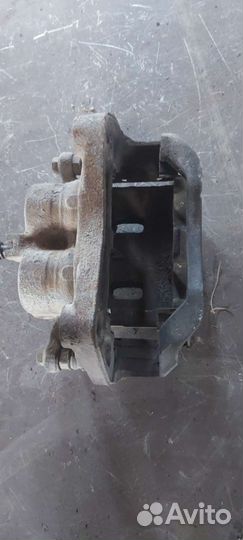 Суппорт передний на Nissan Murano Z50