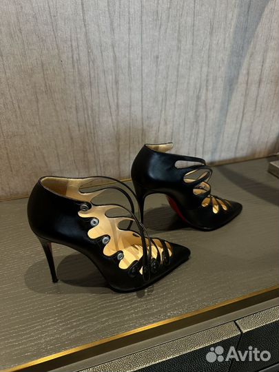 Женские туфли Christian Louboutin