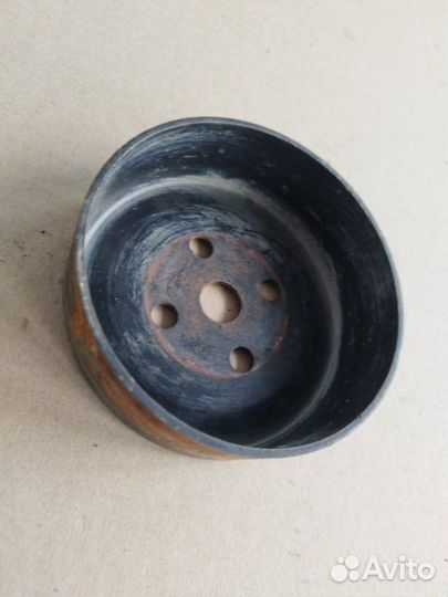 Шкив водяного насоса. Ford Focus седан sida