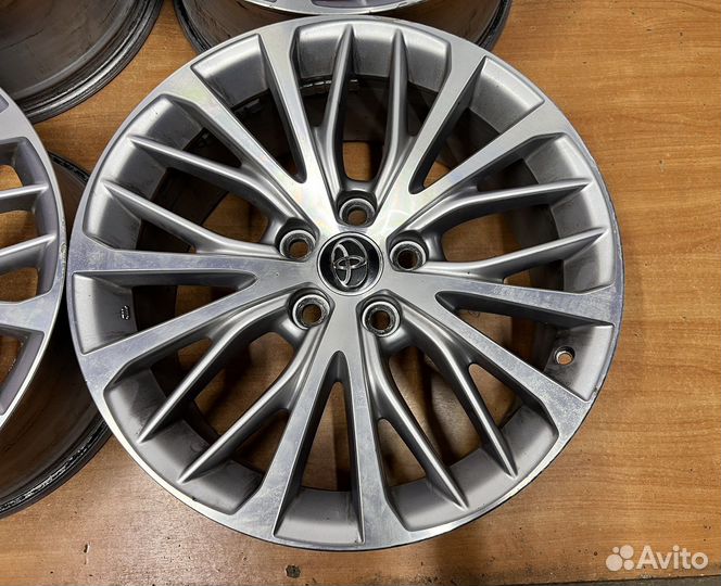 Toyota Camry XV70 литые диски R18 оригинал