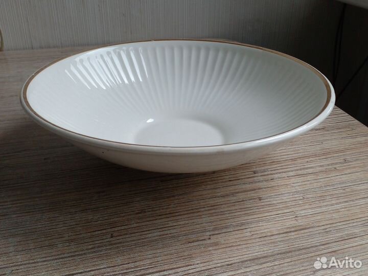 Салатница фарфоровая, высота 7см, диаметр 25, 5