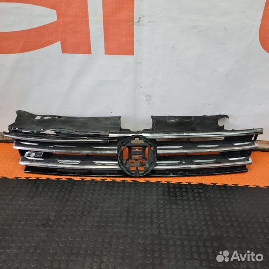 Решетка радиатора Volkswagen Tiguan 2 2017