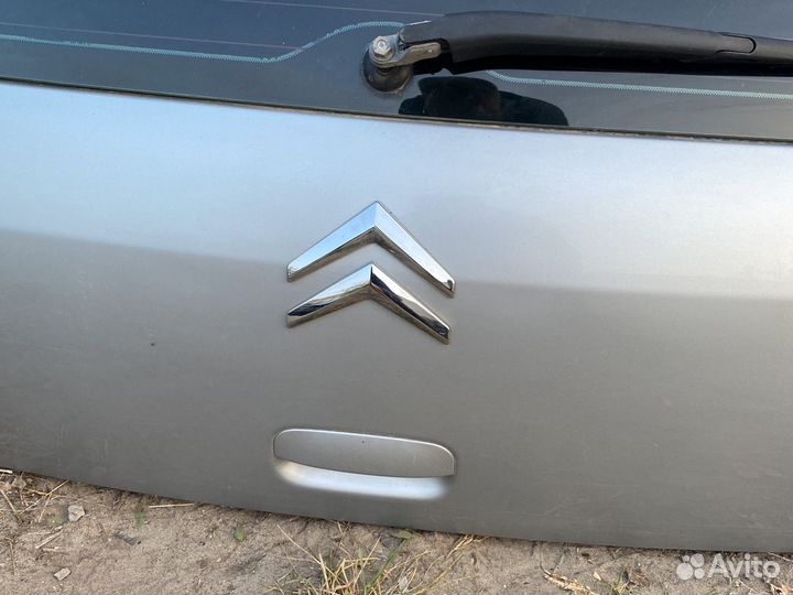 Ситроен С 4 крышка багажника серебристая