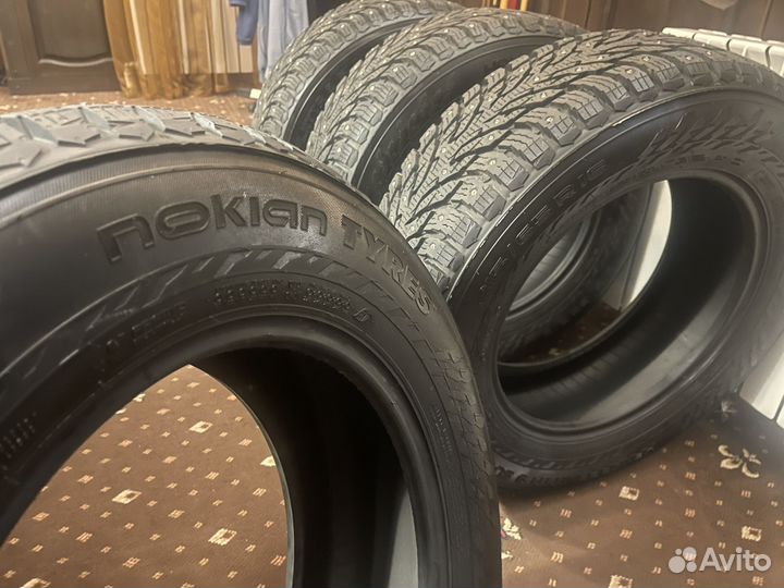 Nokian Tyres Hakkapeliitta 9 SUV 215/65 R16 102