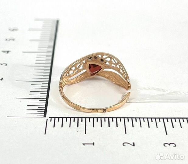 Золотое кольцо с камнем 17р