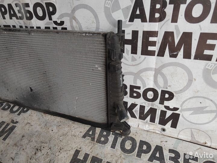 Радиатор охлаждения Ford Focus 2
