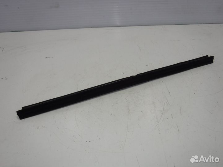 Уплотнитель стекла (внутри) Ford Mondeo 3