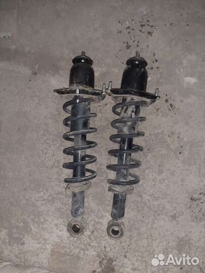 Продам задние стойки на Тойота Королла ранкс