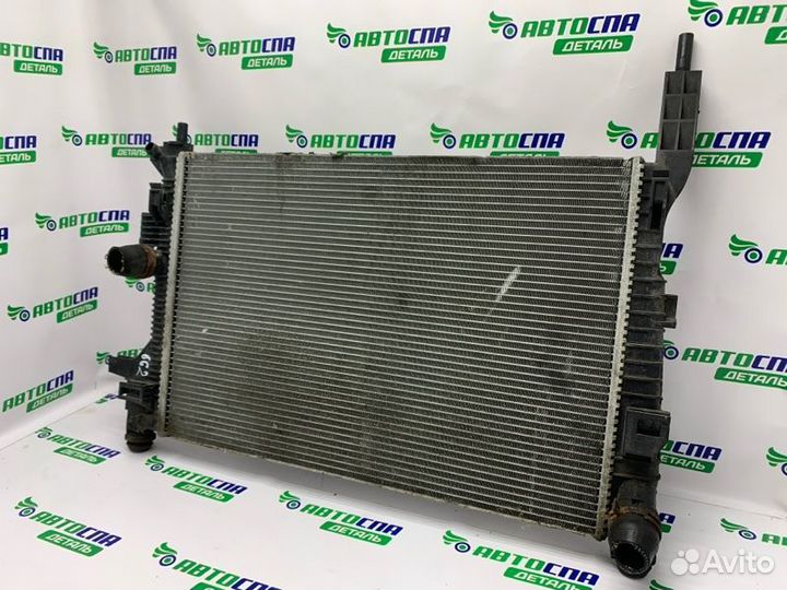 Радиатор охлаждения двигателя Ford Focus DV6 2013
