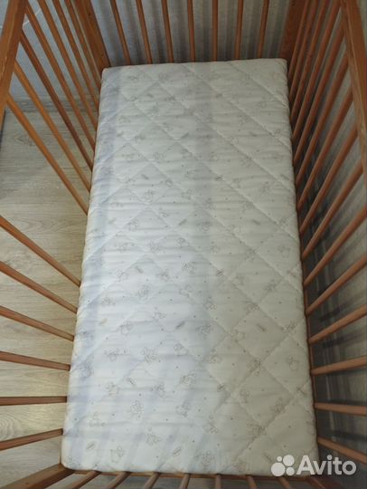 Детская кроватка из дерева + матрас и бортики