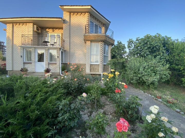 Дом 200 м² на участке 8 сот.