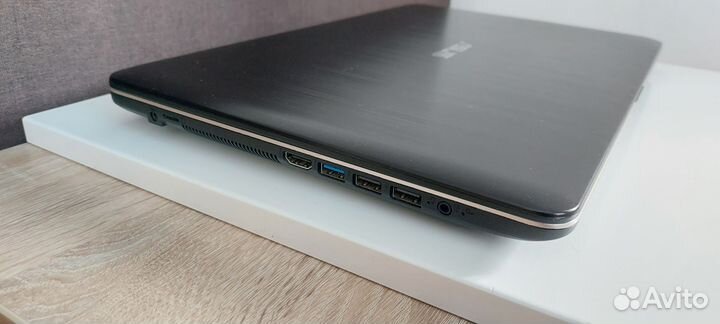 Asus 4 ядра/8 озу/256гб ssd