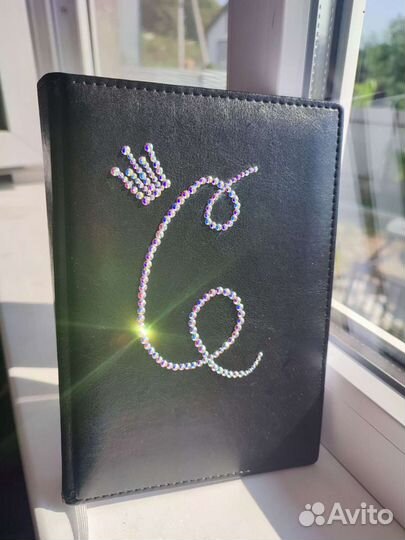 Ежедневник с инициалом, логотипом или именем