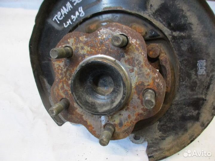 Кулак поворотный задний левый Nissan Teana J32 200