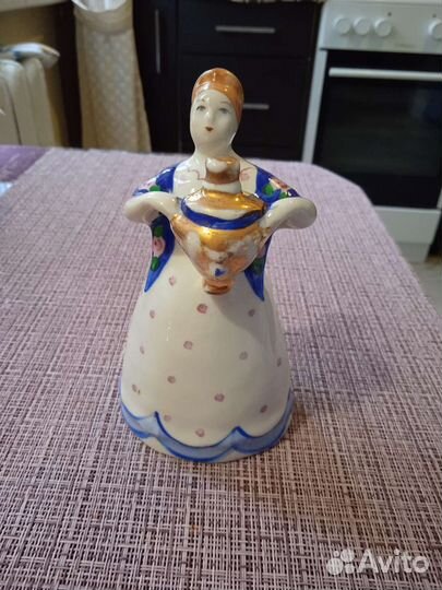 Статуэтка фарфор