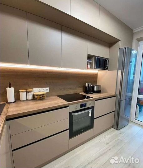 Кухонный гарнитур угловой до потолка Т7