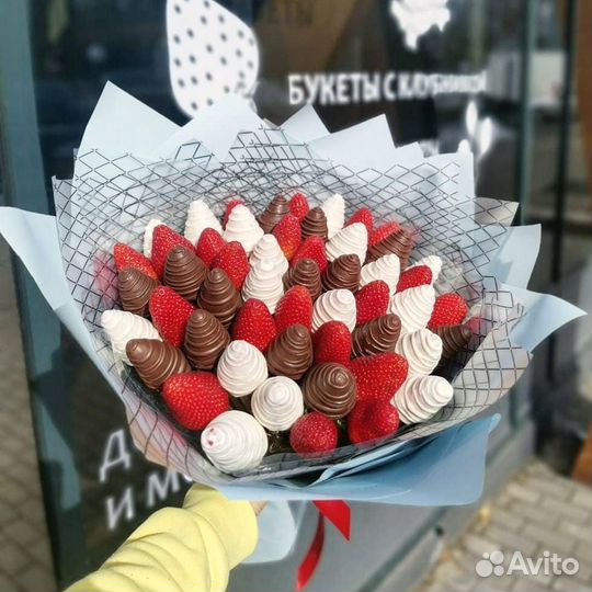 Клубника в шоколаде, Боксы с клубникой и цветами