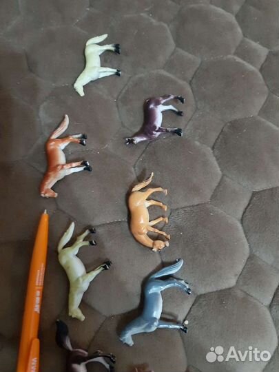 Фигурки лошадей