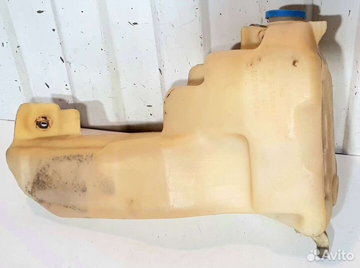 Бачок омывателя Ауди 80