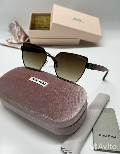 Солнцезащитные очки Miu Miu