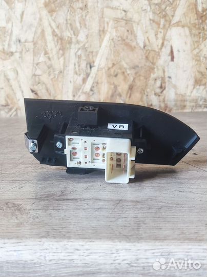 Кнопка стеклоподъемника Chevrolet Captiva I