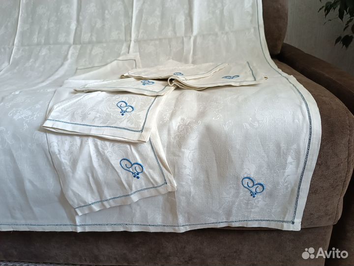 Винтажная жаккардовая скатерть с монограммой