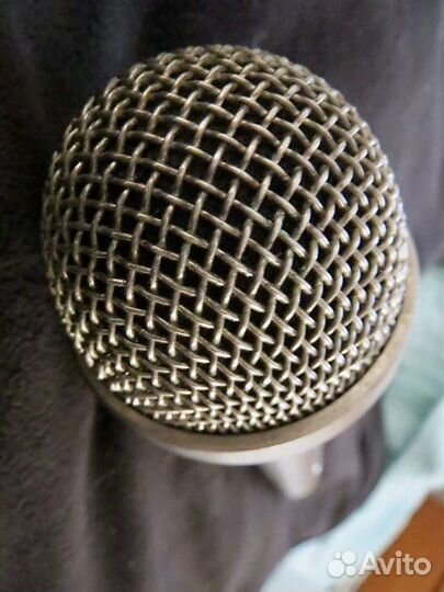 Студийный винтажный AKG D330BT