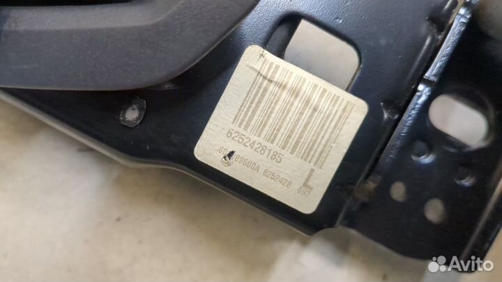 Ремень безопасности Volvo S40 2004, 2008