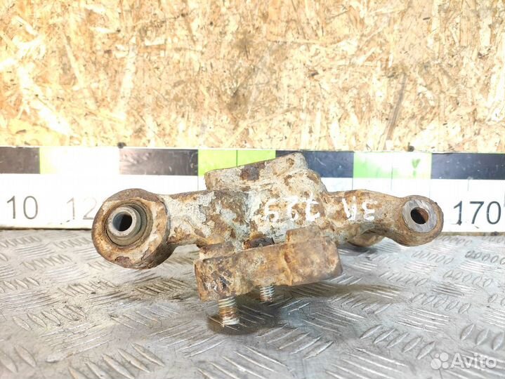 Кулак задний левый Chevrolet Captiva 2006-2010