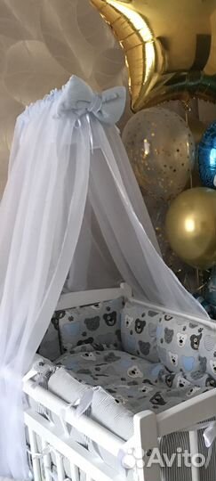 Детская кроватка с матрасом и набором в кроватку