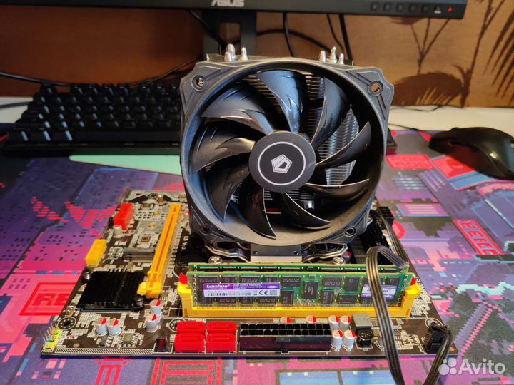 Материнская плата с процессором и памятью