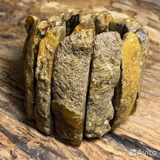 Крупный браслет из янтаря