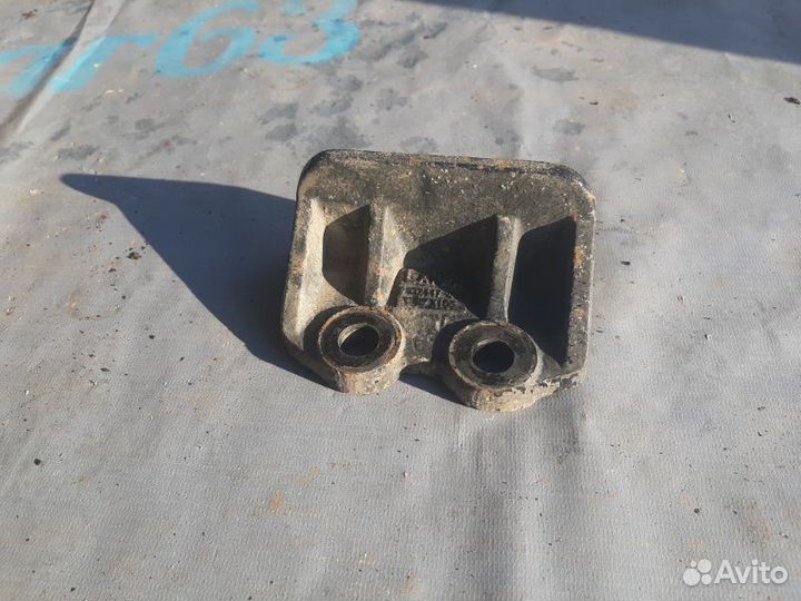 Кронштейн ограничения передней рессоры Faw J6