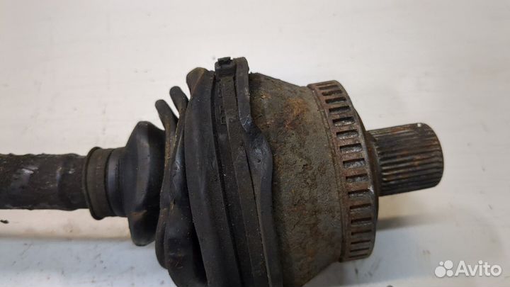 Полуось левая передняя Volkswagen Passat 5