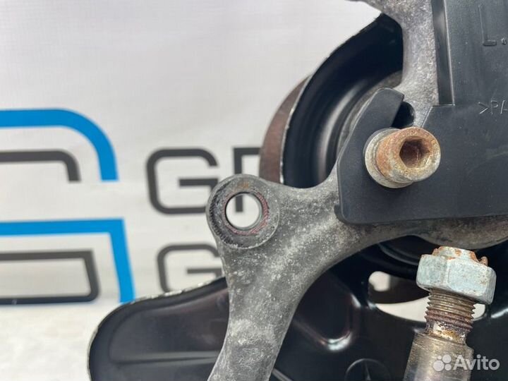 Цапфа/кулак поворотный передний левый Mercedes-Ben