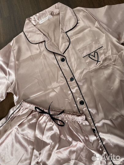Пижама женская шелковая с шортами и рубашкой