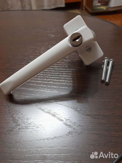 Ручка оконная с замком