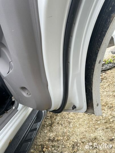 Задняя правая дверь mitsubishi pajero sport 2