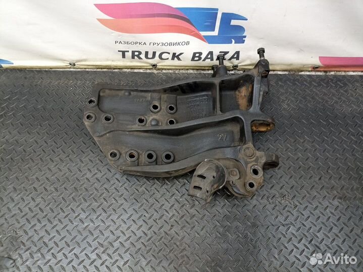 Кронштейн переднего бампера правый Scania 5-series